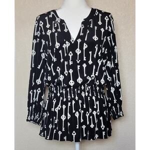 Alfani Womens 3/4 Sleeve Black and White Skeleton Key V-Neck Blouse Size: Medium